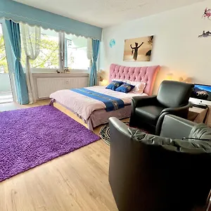 Stylish, Cozy & Quiet With One And Half In District 1 , Düsseldorf Deutschland